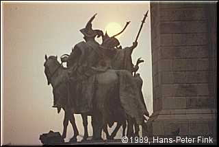 Ein Standbild im Morgengrauen