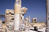 Stierk�pfe und S�ulen in Persepolis
